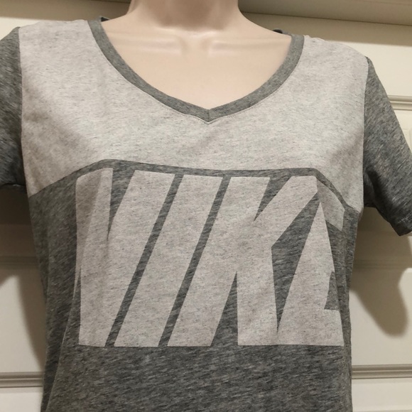 Like New Nike Dri-Fit Tee Size S - Picture 2 of 5